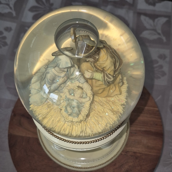 Lenox, Double Globe Nativity Scene Snow Globe 9"H x 6"W - Picture 1 of 12